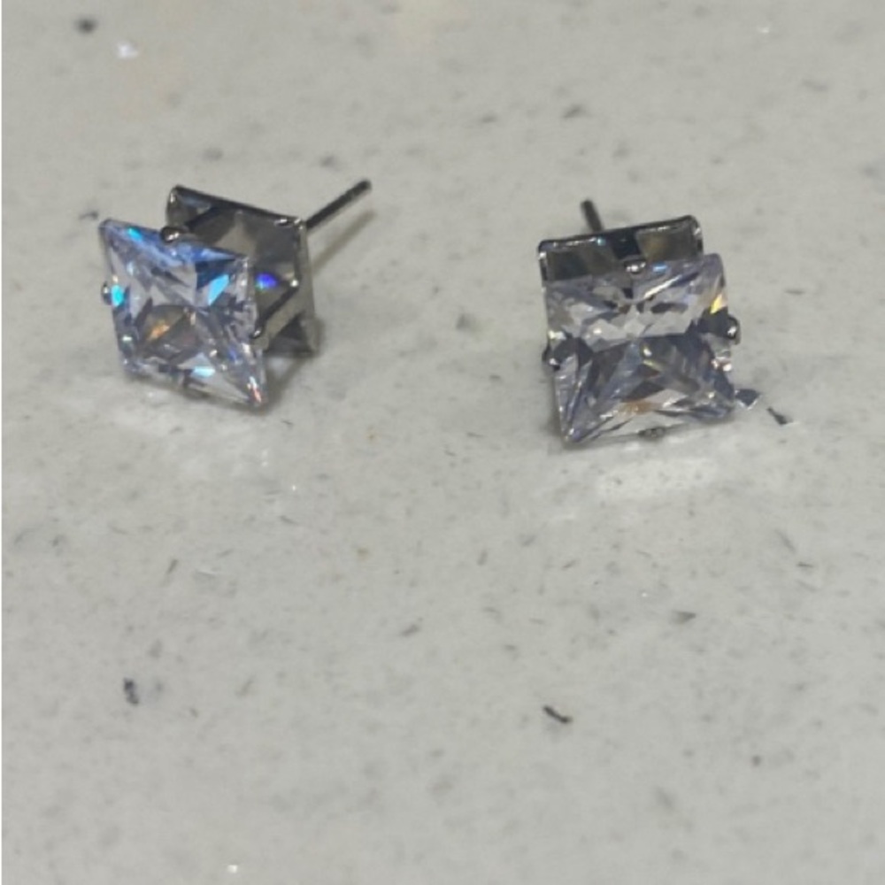 Elegant Silver Square Spakling CZ Stud Earrings - Picture 4 of 5